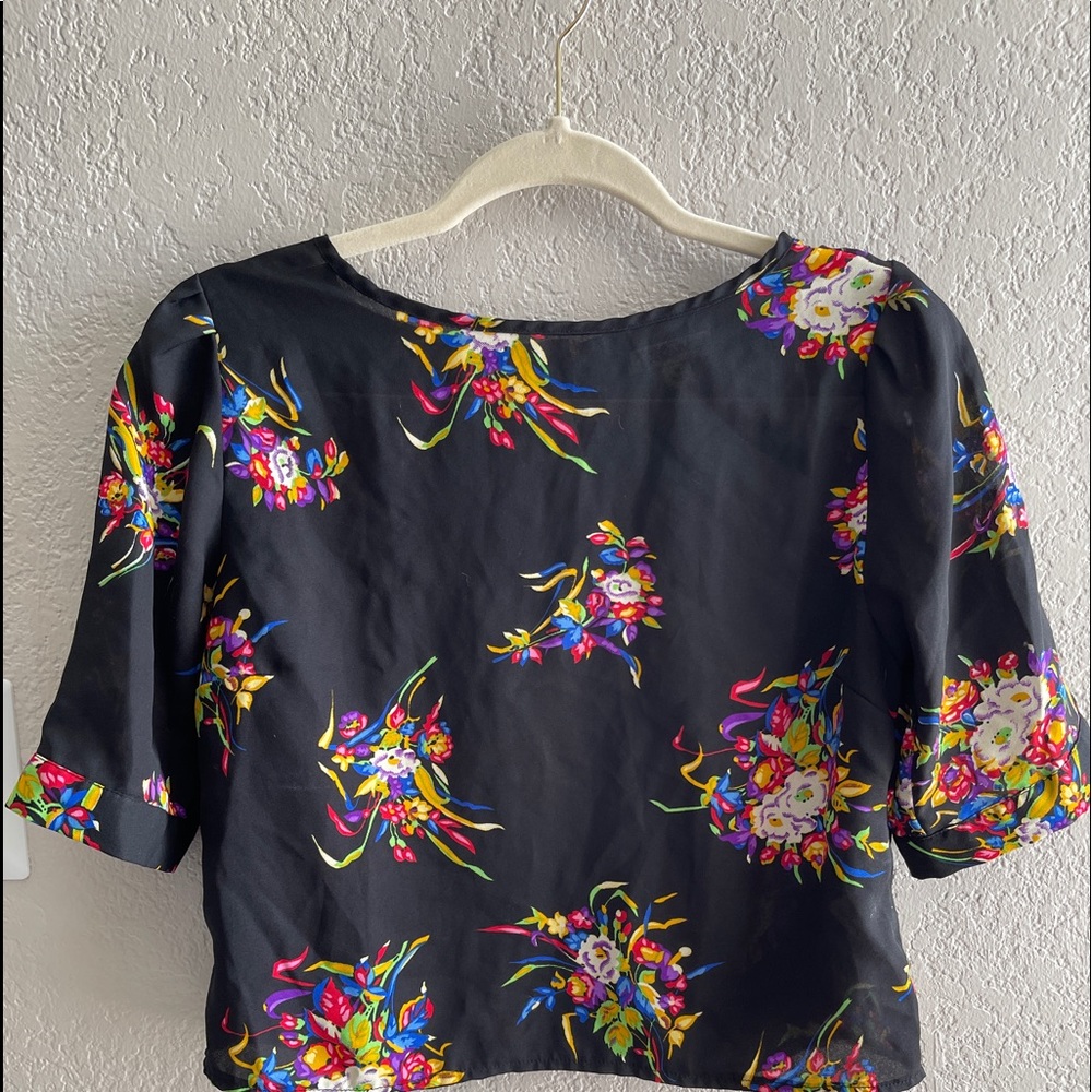Women’s cropped blouse